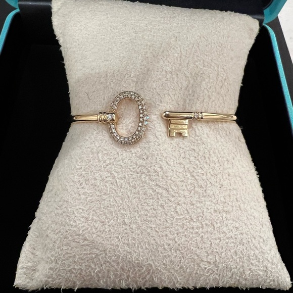 Tiffany and co gold key bracelet - Picture 2 of 4